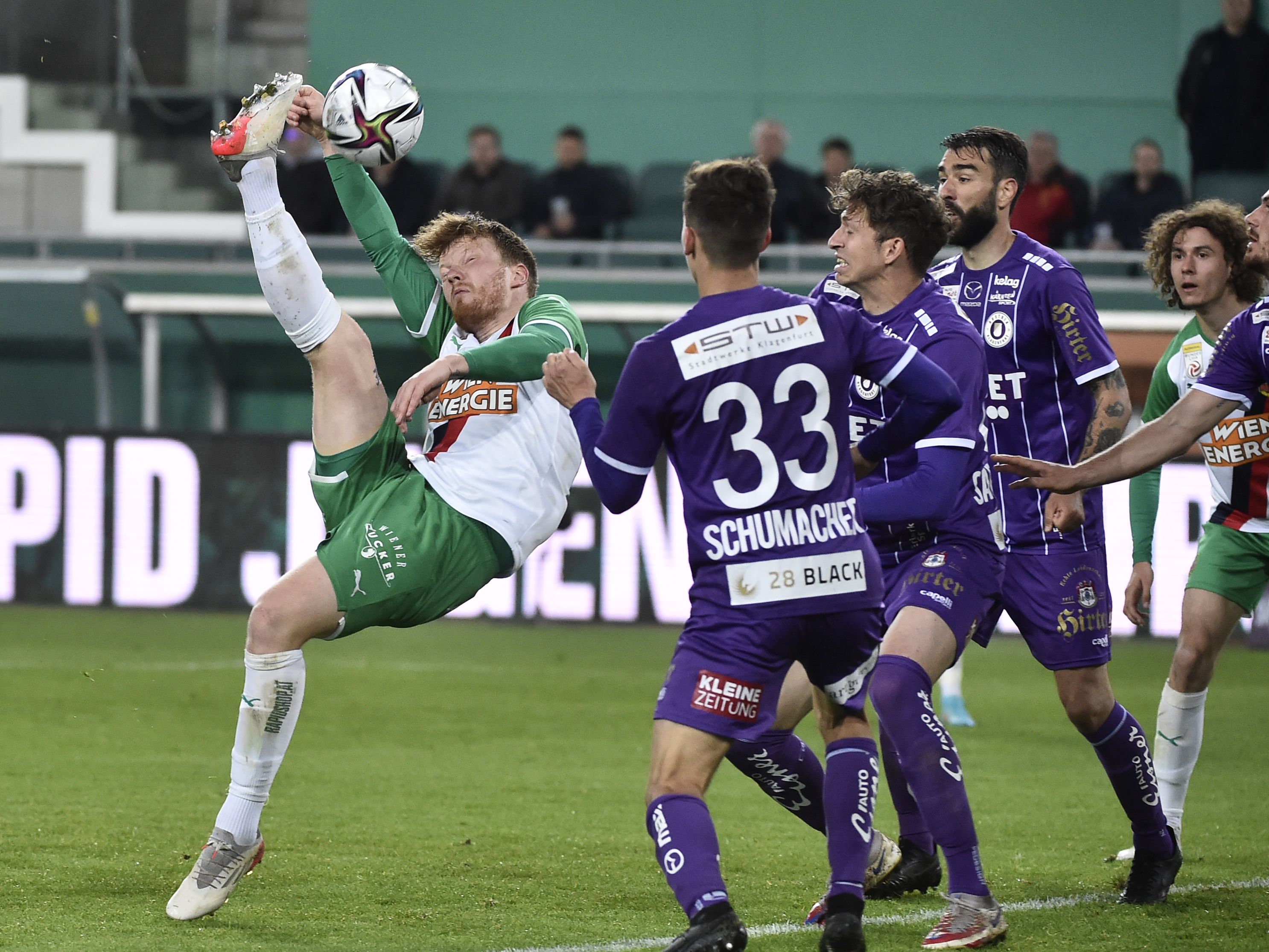 Rapid Wien und Austria Klagenfurt trennten sich mit 2:2. Rapid Wien und Austria Klagenfurt trennten sich mit 2:2.