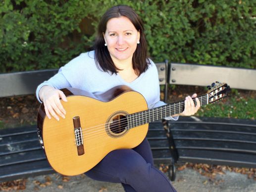 Gitarristin und Sängerin Angela Mair Gitarristin und Sängerin Angela Mair