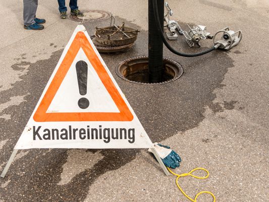 Frühjahrsputz ist beim Bludenzer Ortskanal angesagt. Frühjahrsputz ist beim Bludenzer Ortskanal angesagt.