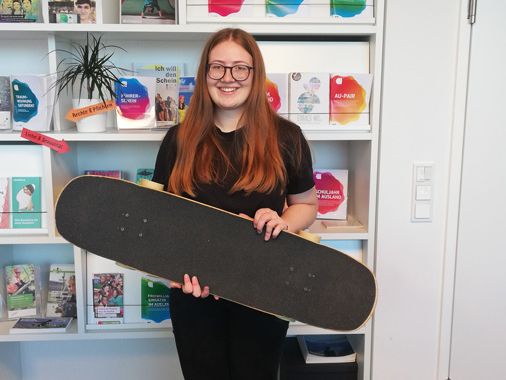 Die gesammelten Punkte können die jungen Menschen gegen Rewards einlösen – Elisa hat kürzlich ein Longboard dafür bekommen.