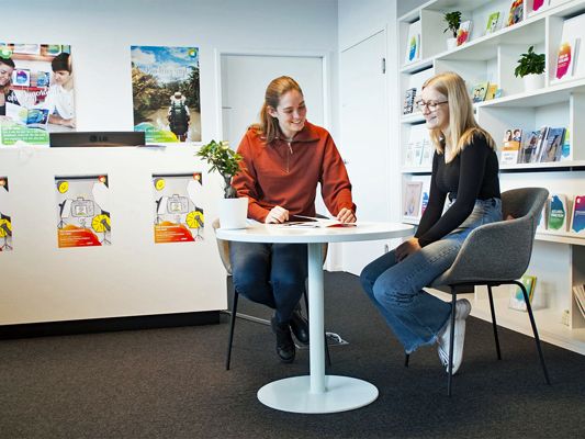 Das aha hat in den Sommerferien von 10 bis 15 Uhr für Jugendliche und ihre Anliegen geöffnet. Das aha hat in den Sommerferien von 10 bis 15 Uhr für Jugendliche und ihre Anliegen geöffnet.