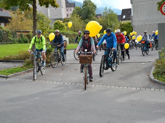 Ambitionierte Fahrradfahrer*innen bei der Fahrradparade Ambitionierte Fahrradfahrer*innen bei der Fahrradparade