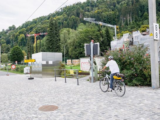 An der Pipeline werden die Fahradfahrer:innen und Fußgänger:innen derzeit umgeleitet. An der Pipeline werden die Fahradfahrer:innen und Fußgänger:innen derzeit umgeleitet.