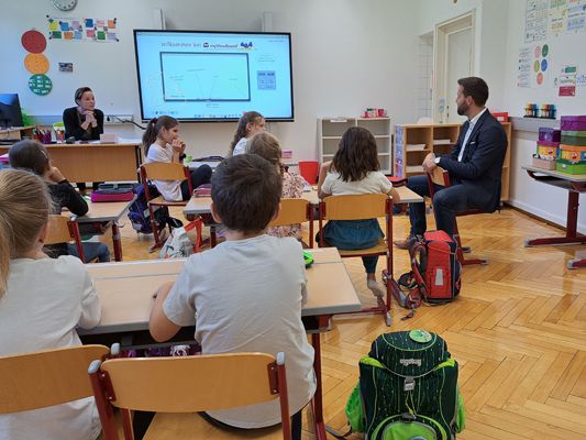 Bürgermeister wünscht einen guten Schulstart Simon Bürgermeister wünscht einen guten Schulstart Simon