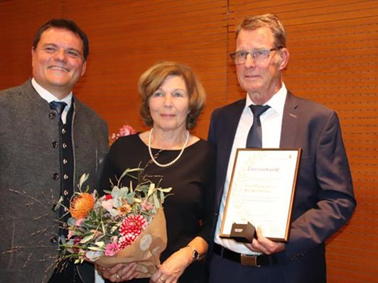 Ehrenring an Manfred Flatz Ehrenring an Manfred Flatz