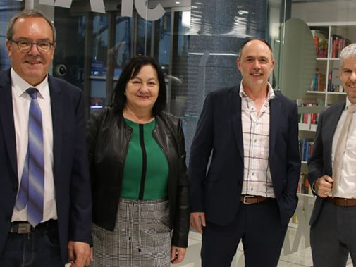 Freuen sich über die Fortsetzung der Partnerschaft: v.l.n.r.: Sparkassen-Marketingleiter Arno Sprenger, VHS-Obfrau Olga Pircher, VHS-Bludenz Geschäftsführer Patrick Burtscher und Sparkasse Bludenz-Vorstandsdirektor Thomas Schreiber. Freuen sich über die Fortsetzung der Partnerschaft: v.l.n.r.: Sparkassen-Marketingleiter Arno Sprenger, VHS-Obfrau Olga Pircher, VHS-Bludenz Geschäftsführer Patrick Burtscher und Sparkasse Bludenz-Vorstandsdirektor Thomas Schreiber.