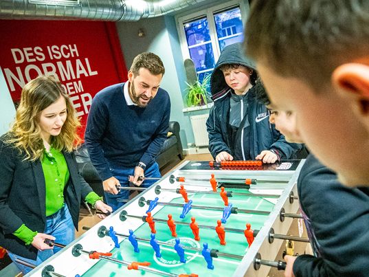StS. Claudia Plakolm besuchte Villa K. und Getzner-Lehrlinge StS. Claudia Plakolm besuchte Villa K. und Getzner-Lehrlinge