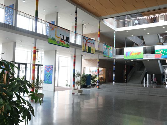 Schule Weidach_Eingangshalle Schule Weidach_Eingangshalle