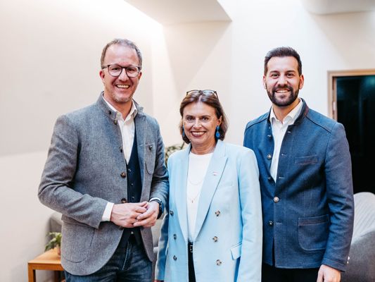 Zahlreiche Themen wurden beim Treffen mit Tourismusstaatssekretärin Susanne Kraus-Winkler in Bludenz diskutiert. Zahlreiche Themen wurden beim Treffen mit Tourismusstaatssekretärin Susanne Kraus-Winkler in Bludenz diskutiert.