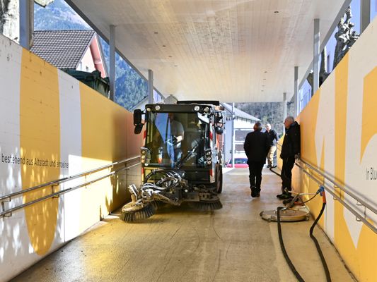 Bludenzer Unterführungen werden regelmäßig gereinigt - Reinigung Wichnerstraße Bludenzer Unterführungen werden regelmäßig gereinigt - Reinigung Wichnerstraße