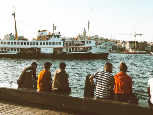 Gamzenur Kavak, Sozialarbeiterin aus Istanbul, präsentiert Einblicke in die Soziallandschaft ihres Heimatlandes