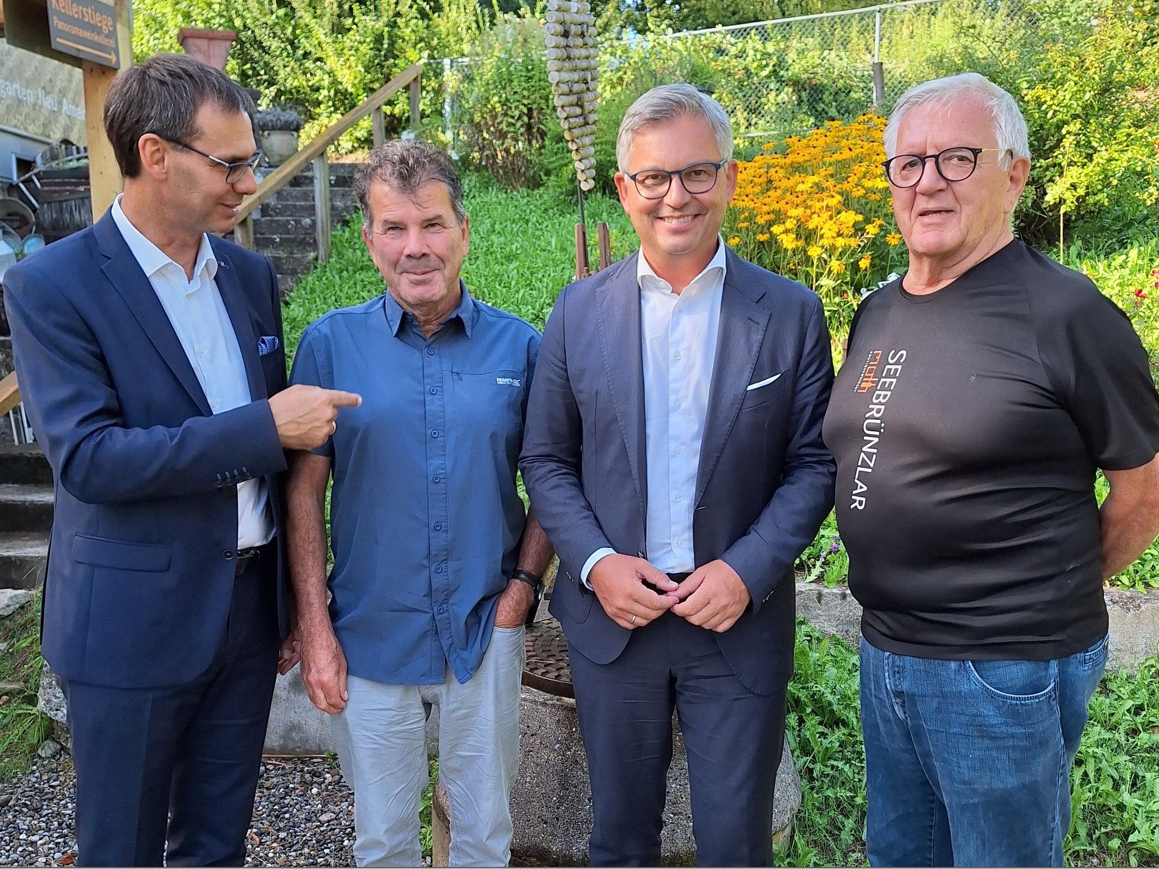 Smalltalk zwischen Markus Wallner, Norbert Preg, Magnus Brunner und Franz Abbrederis. Smalltalk zwischen Markus Wallner, Norbert Preg, Magnus Brunner und Franz Abbrederis.