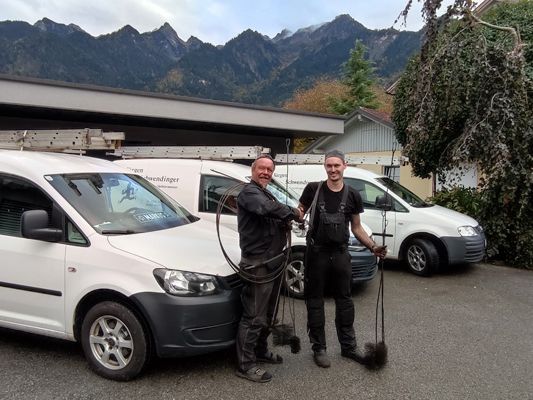 Rauchfangkehrerwechsel: Jürgen Schwendinger und Markus Barbisch (r.) Rauchfangkehrerwechsel: Jürgen Schwendinger und Markus Barbisch (r.)