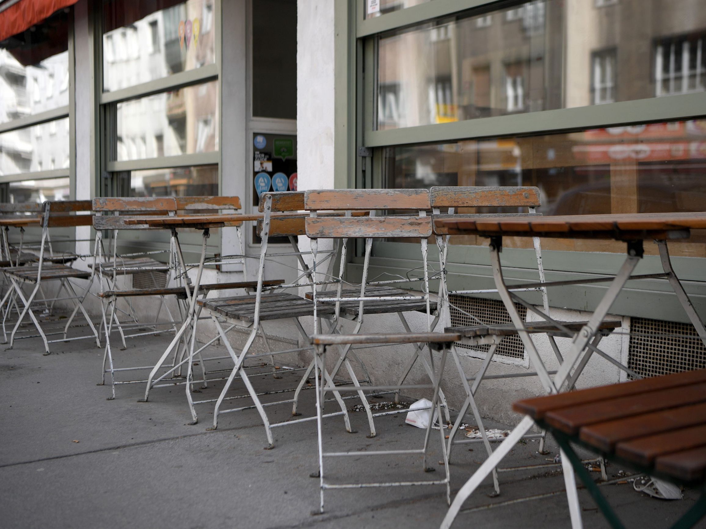 Wiener Innenstadt-Bezirke fordern schärfere Kontrollen von Schanigärten. Wiener Innenstadt-Bezirke fordern schärfere Kontrollen von Schanigärten.