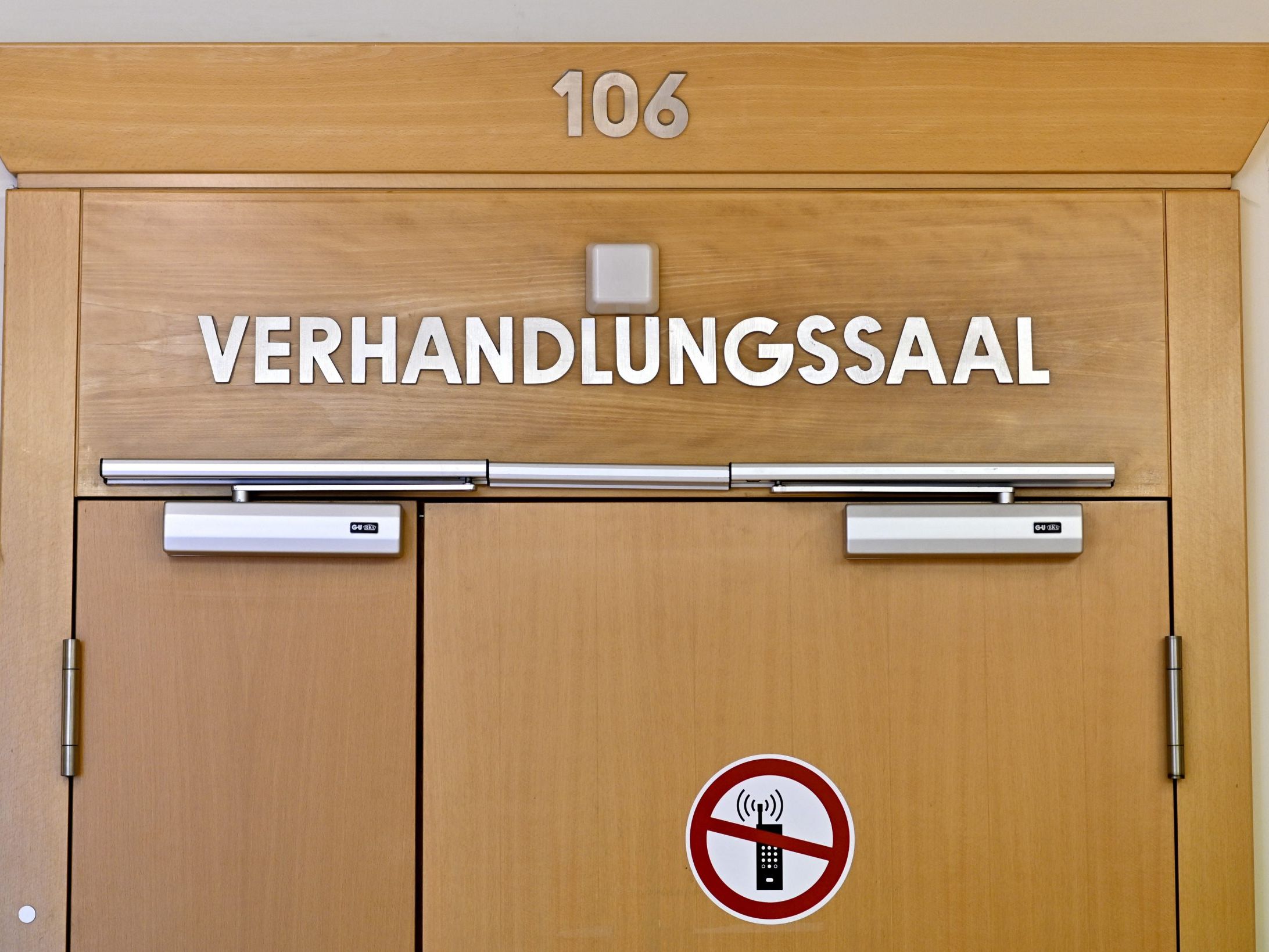 Prozess nach einer Drohung mit einer Machete. Prozess nach einer Drohung mit einer Machete.