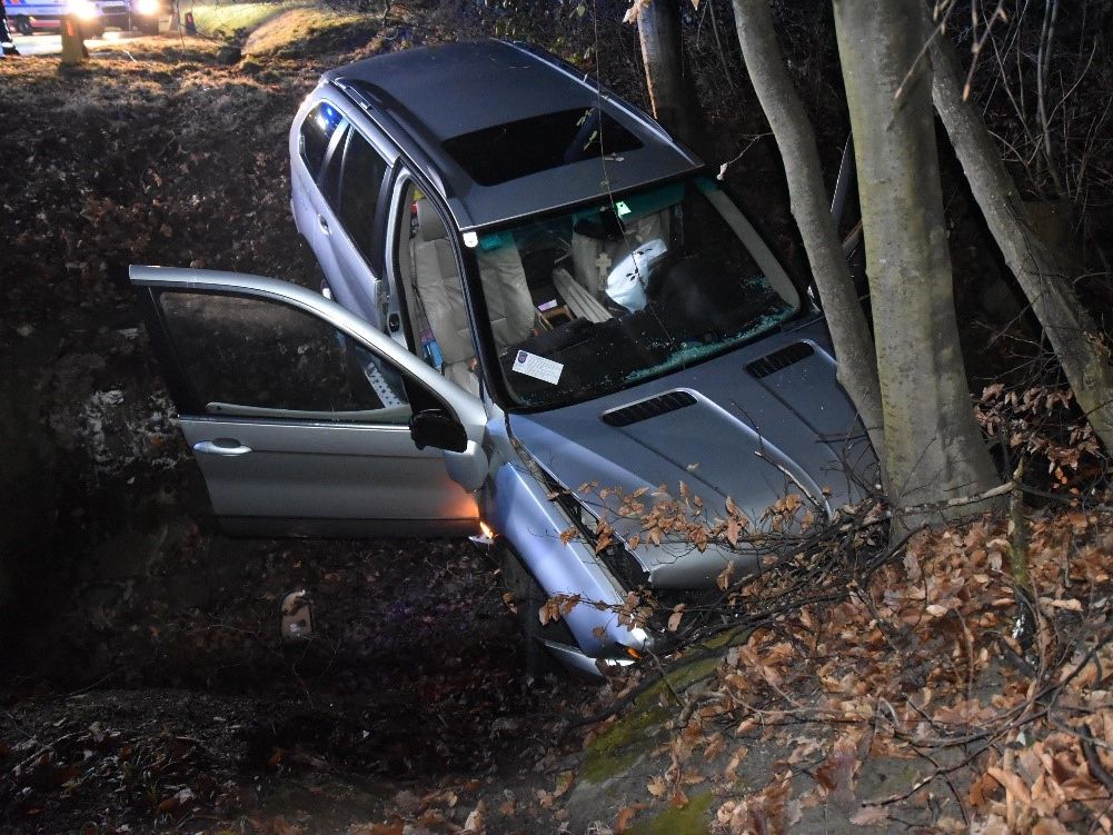 Drei Personen wurden bei dem Unfall verletzt. Drei Personen wurden bei dem Unfall verletzt.