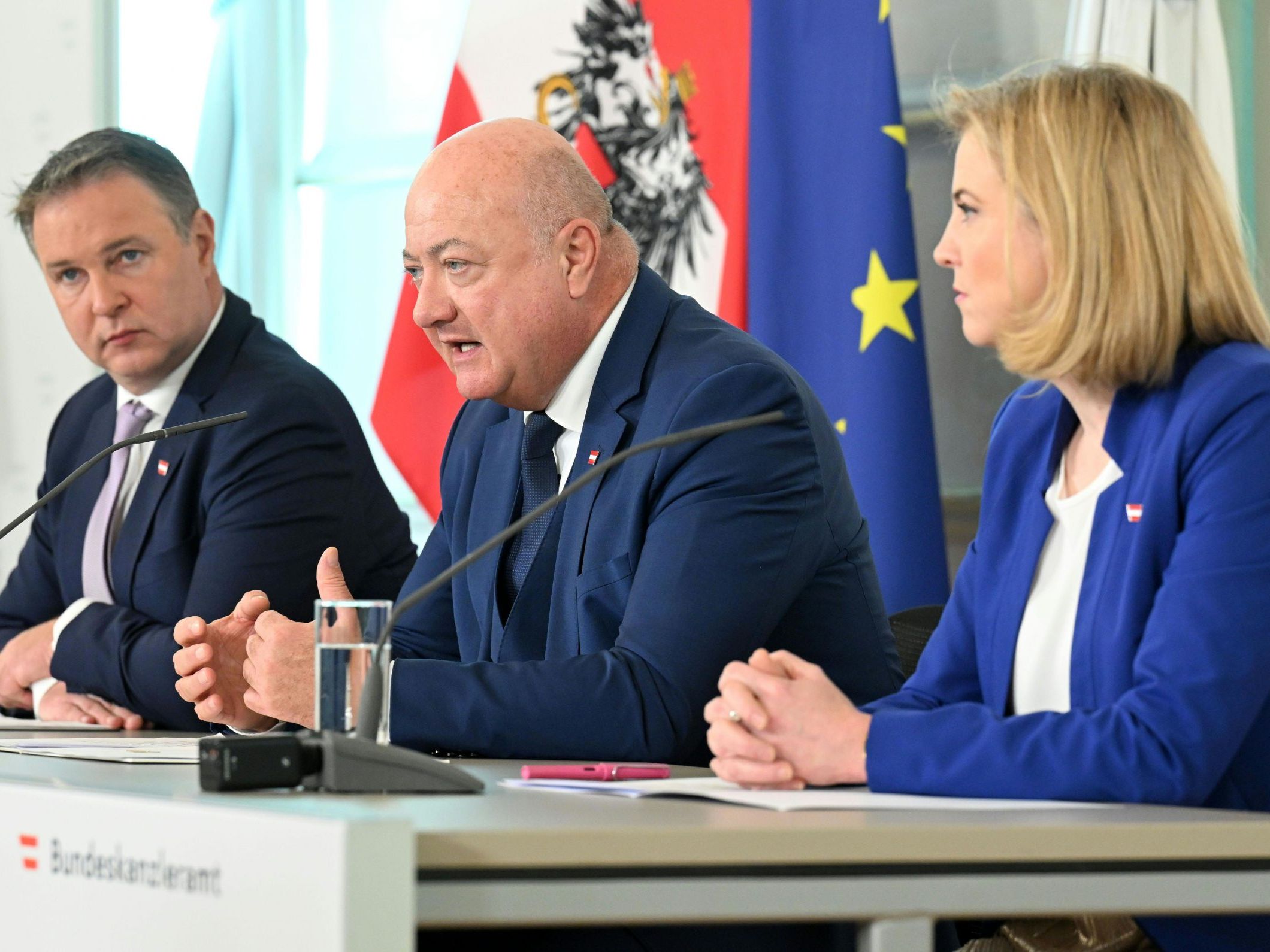 Die ungeliebte Dreierkoalition läuft bisher recht glatt. Die ungeliebte Dreierkoalition läuft bisher recht glatt.