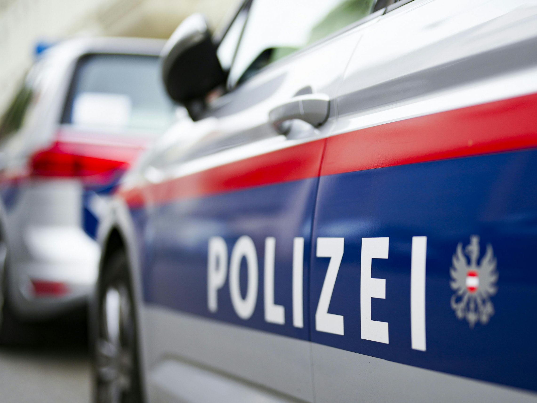 Ein Mann attackierte seine Ehefrau in Wien. Ein Mann attackierte seine Ehefrau in Wien.