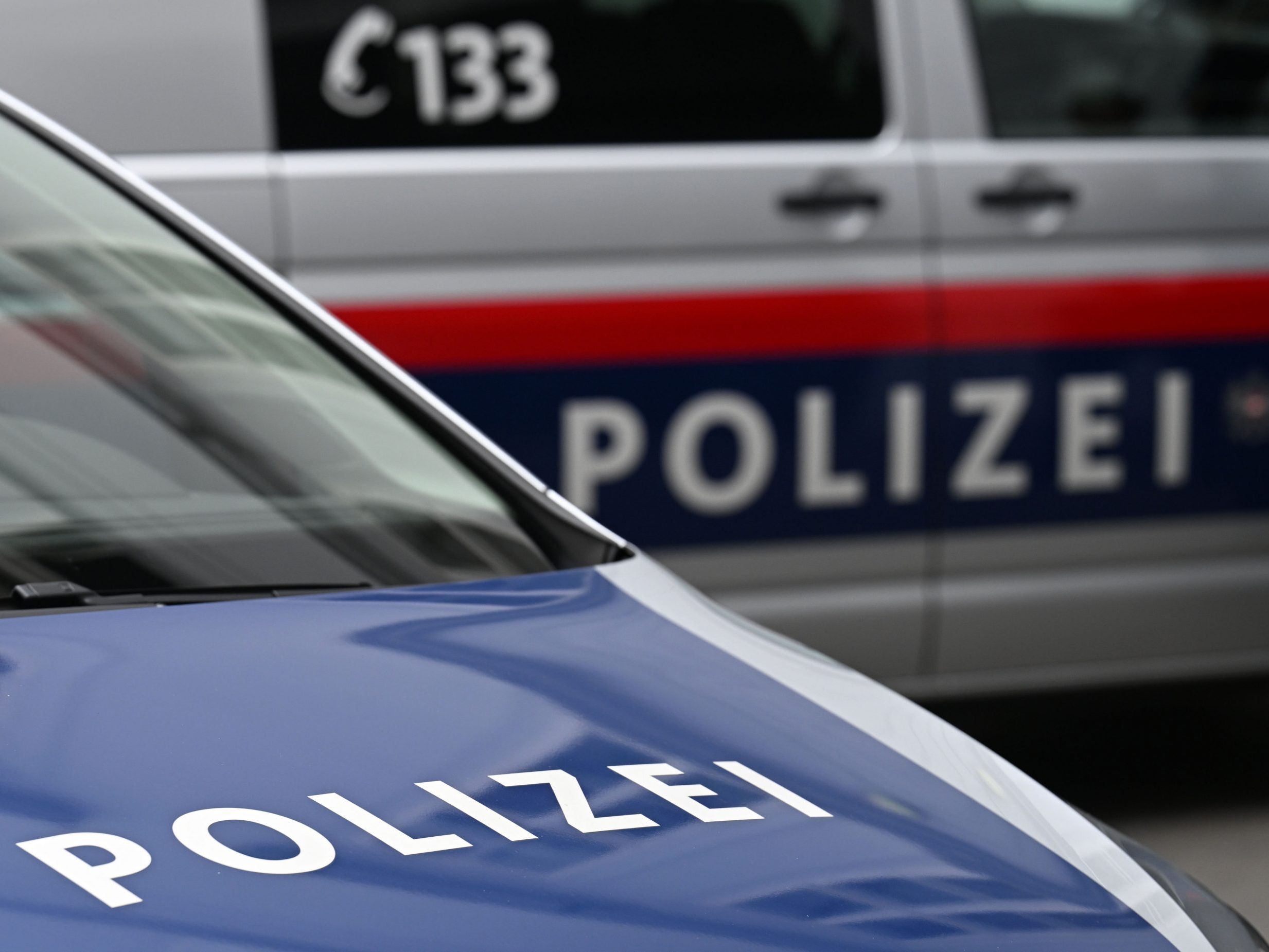 Die Wiener Polizei fahndet nach dem Täter eines Tankstellenraubs. Die Wiener Polizei fahndet nach dem Täter eines Tankstellenraubs.