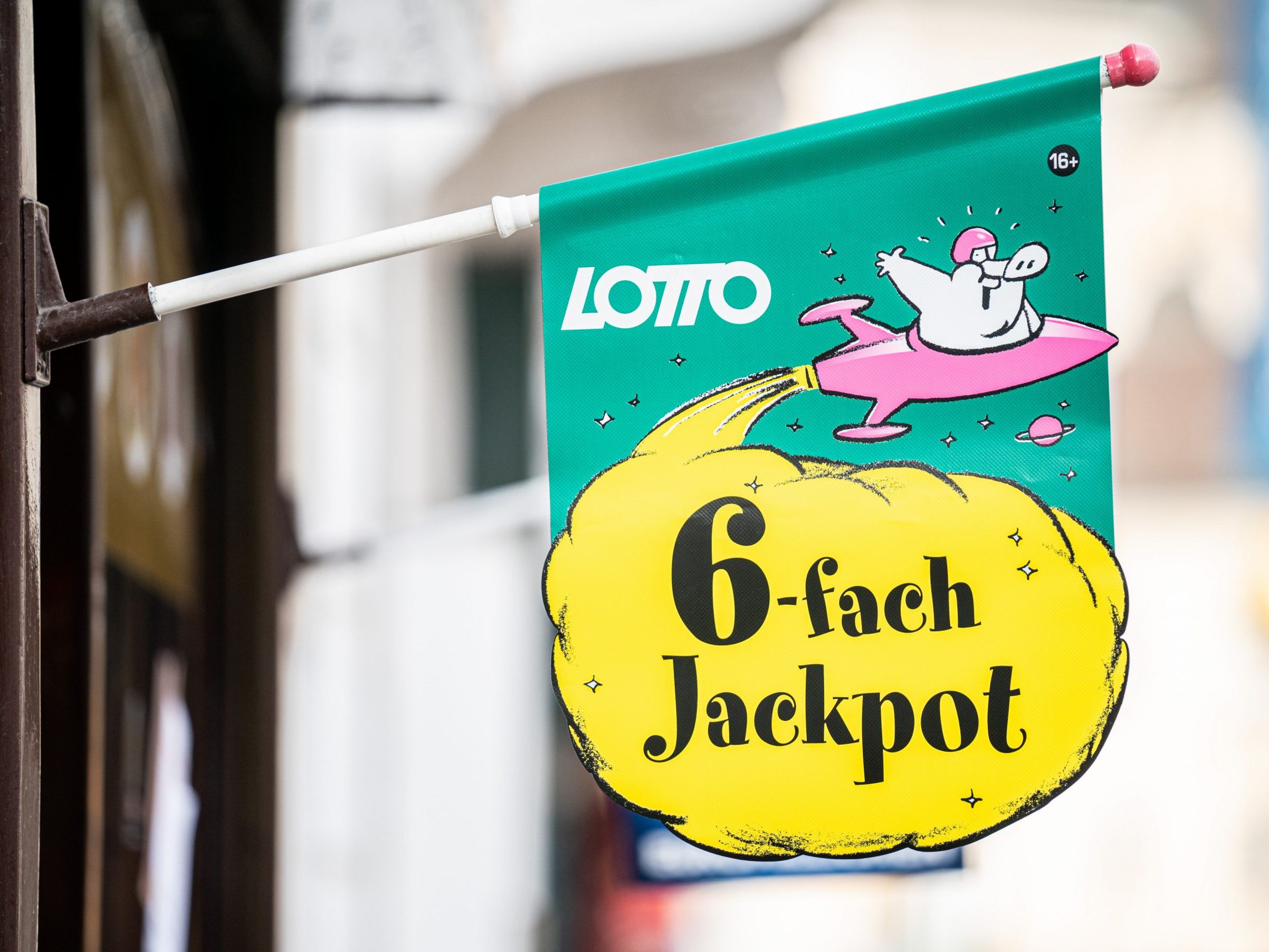 Beim Lotto-Sechsfachjackpot am Sonntag geht es um 8 Millionen Euro. Beim Lotto-Sechsfachjackpot am Sonntag geht es um 8 Millionen Euro.