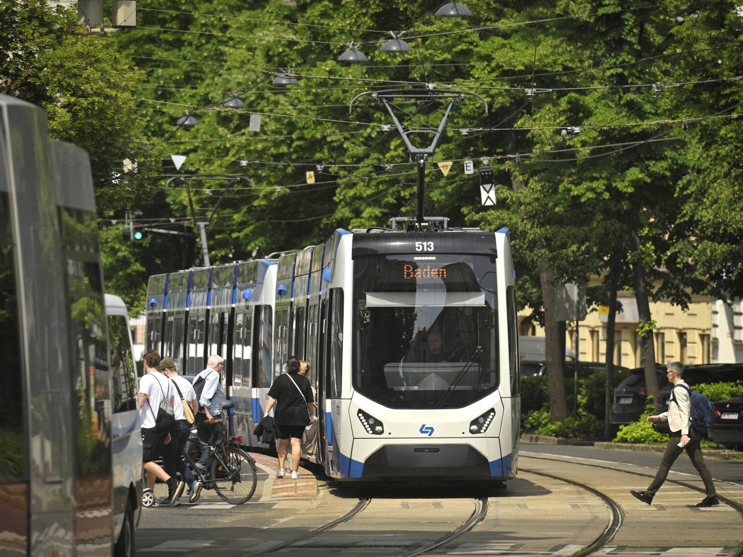 Die Strecke der Badner Bahn wird im Sommer modernisiert. Die Strecke der Badner Bahn wird im Sommer modernisiert.