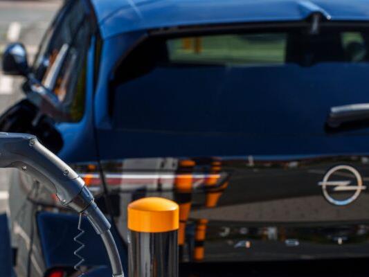 Opel begründet den Strategiewechsel mit der Nachfrage der Kunden Opel begründet den Strategiewechsel mit der Nachfrage der Kunden