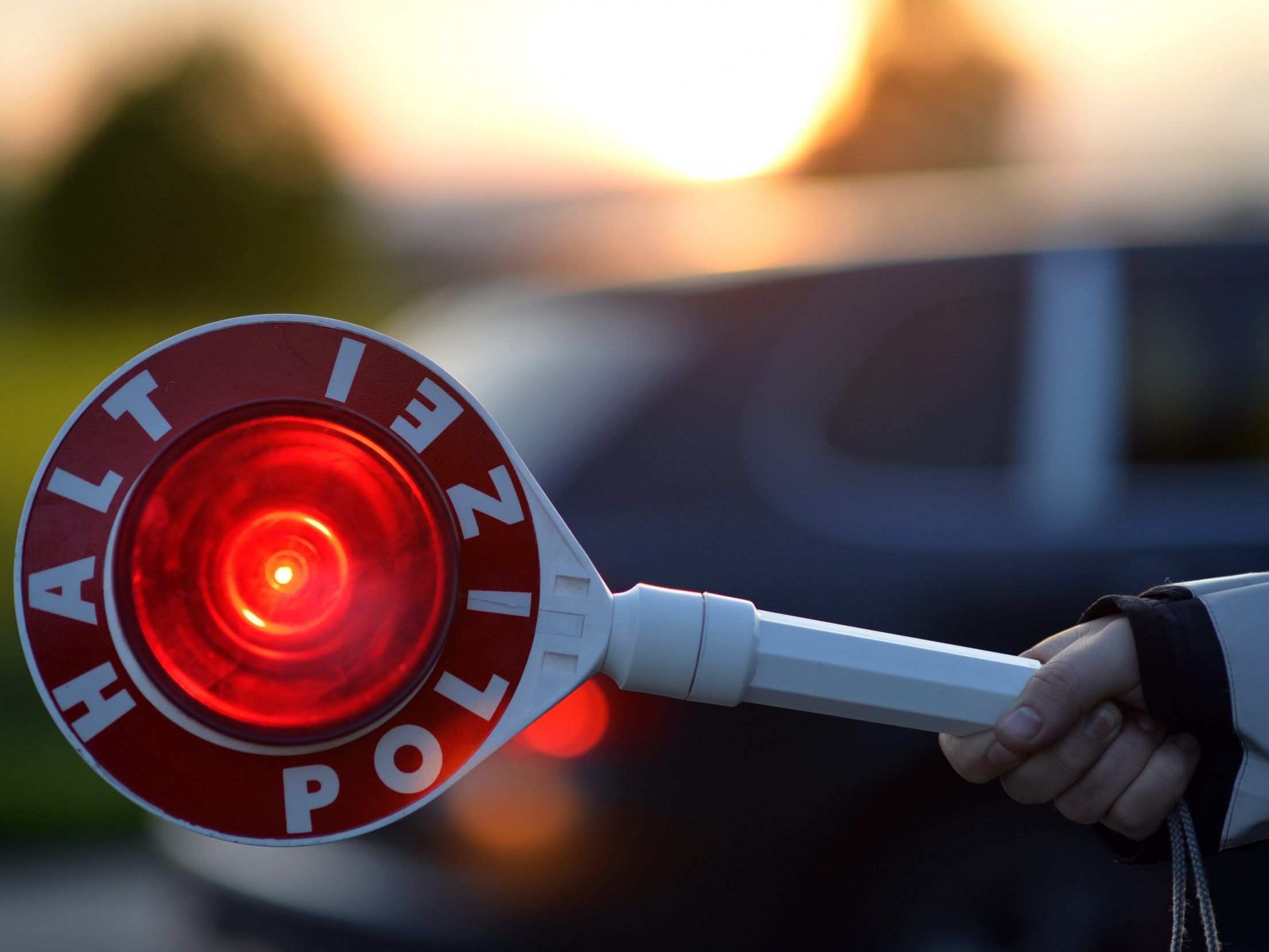 Ein Alkolenker lieferte sich mit der Polizei eine Verfolgungsjagd. Ein Alkolenker lieferte sich mit der Polizei eine Verfolgungsjagd.