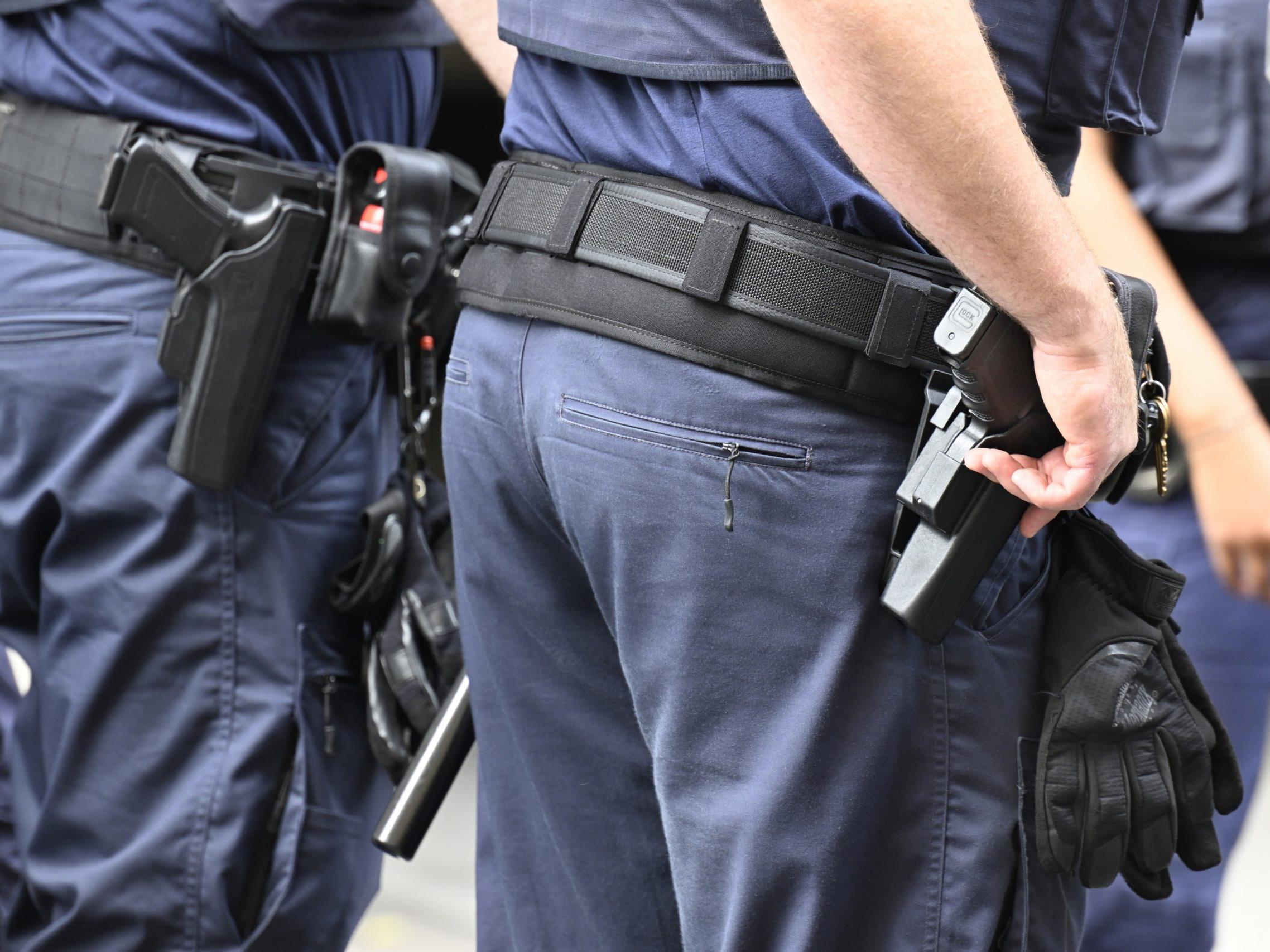 Polizeieinsatz auf der Wiener Donauinsel. Polizeieinsatz auf der Wiener Donauinsel.