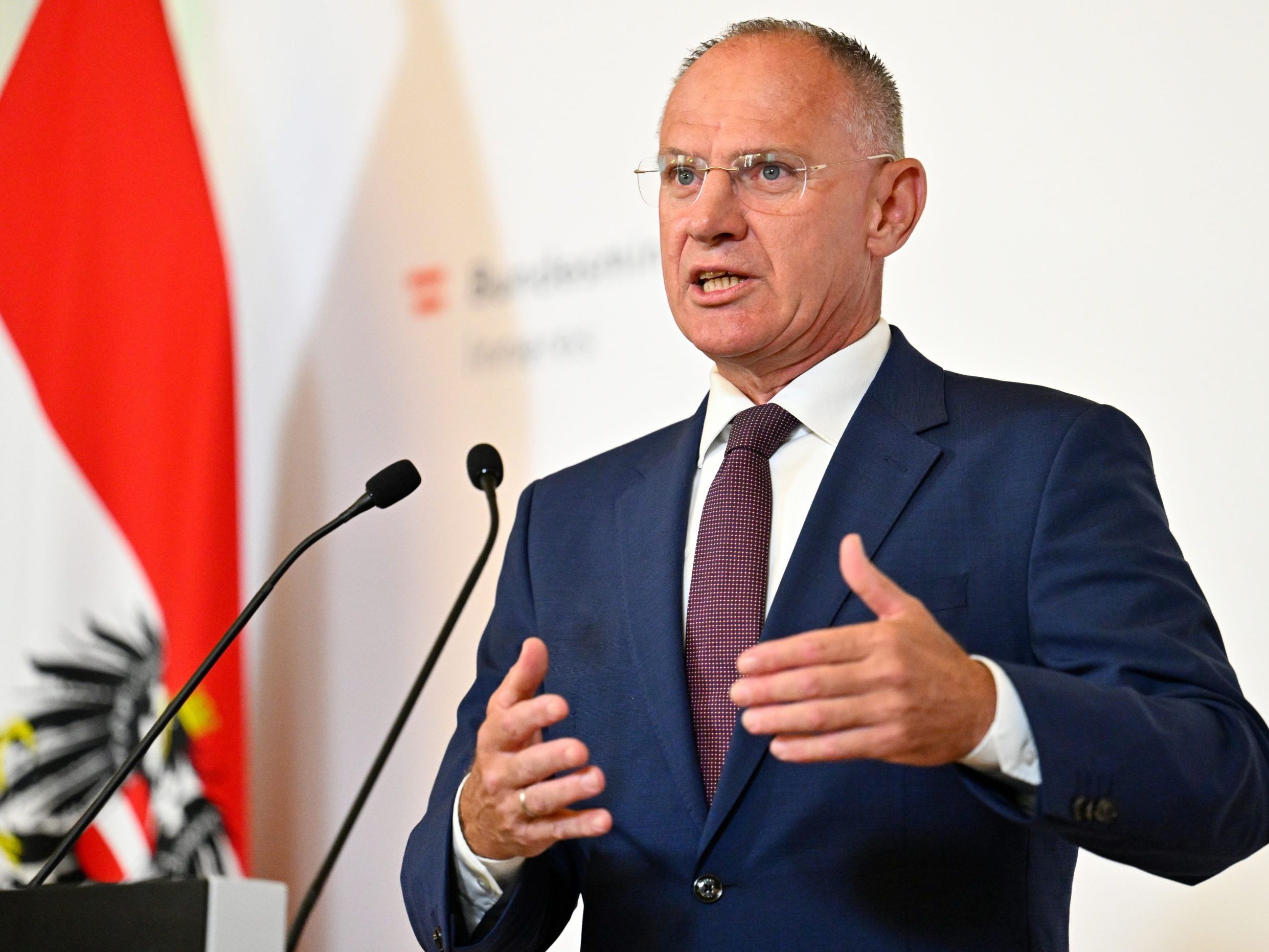 Warnung vor Deepfake-Anrufen von einem falschem Innenminister Karner. Warnung vor Deepfake-Anrufen von einem falschem Innenminister Karner.