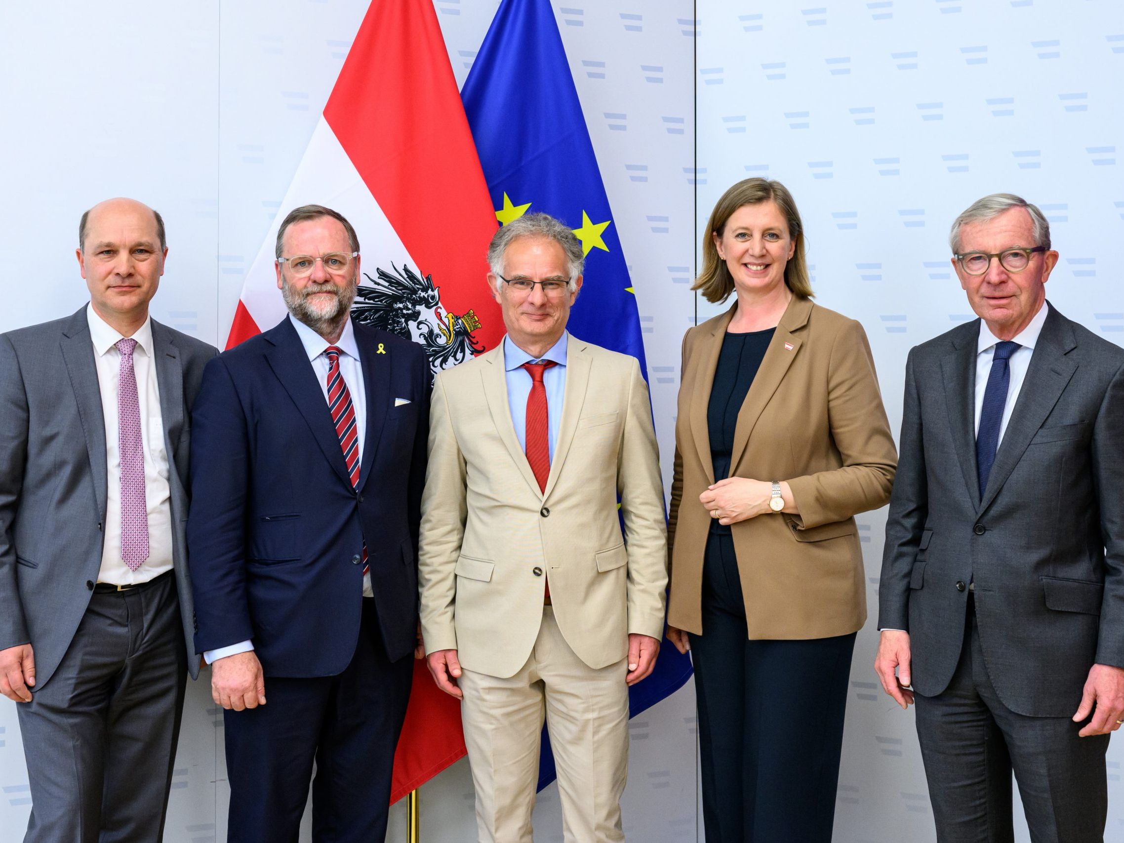 Bund, Länder und Gemeinden nehmen einen weiteren Anlauf für einen neuen Stabilitätspakt. Bund, Länder und Gemeinden nehmen einen weiteren Anlauf für einen neuen Stabilitätspakt.
