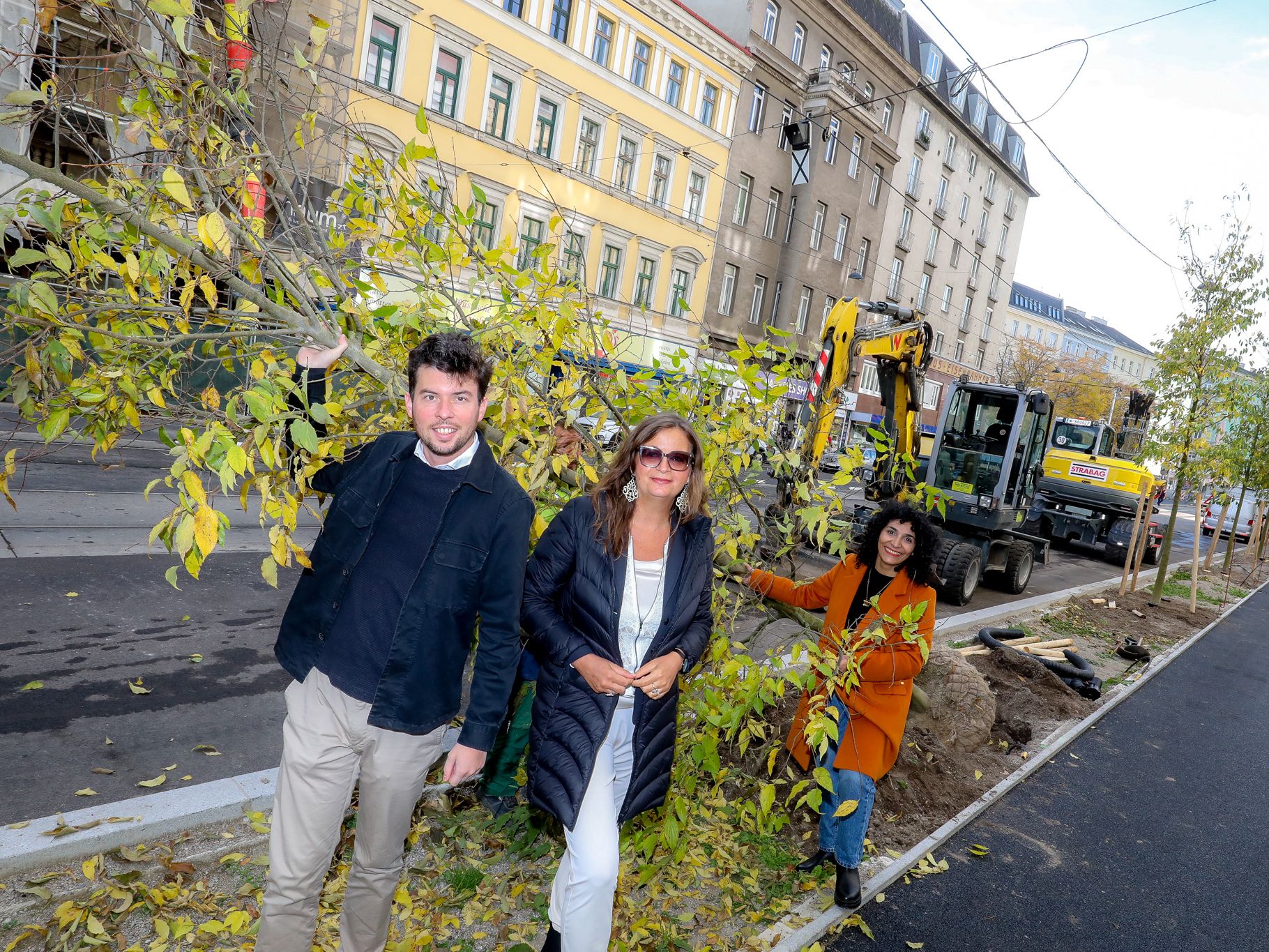 Baumpflanzung und Radwegbefahrung in der Alserbachstraße. Baumpflanzung und Radwegbefahrung in der Alserbachstraße.