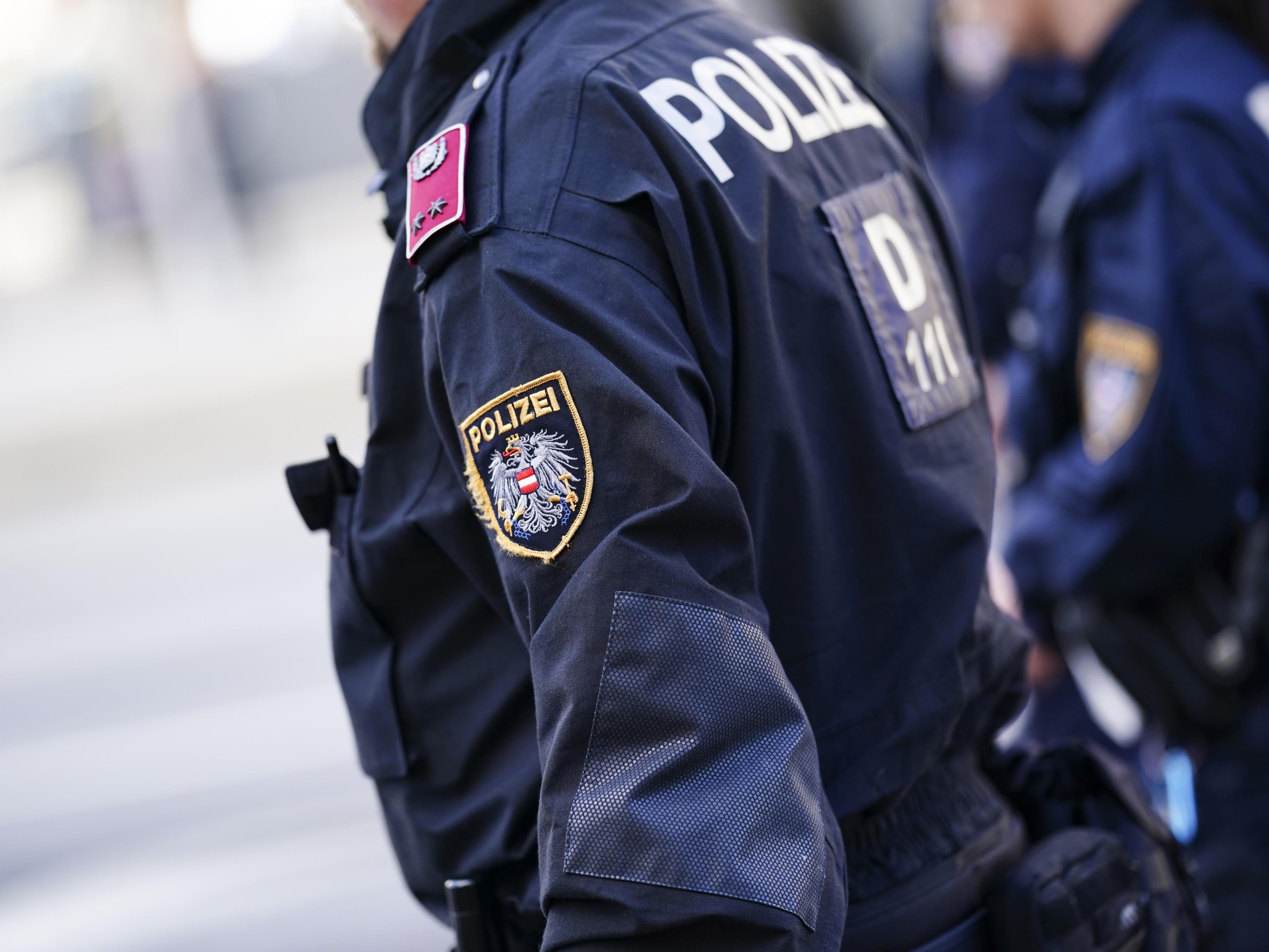 Der Frau ist dadurch ein Schaden von rund 245.000 Euro entstanden. Der Frau ist dadurch ein Schaden von rund 245.000 Euro entstanden.