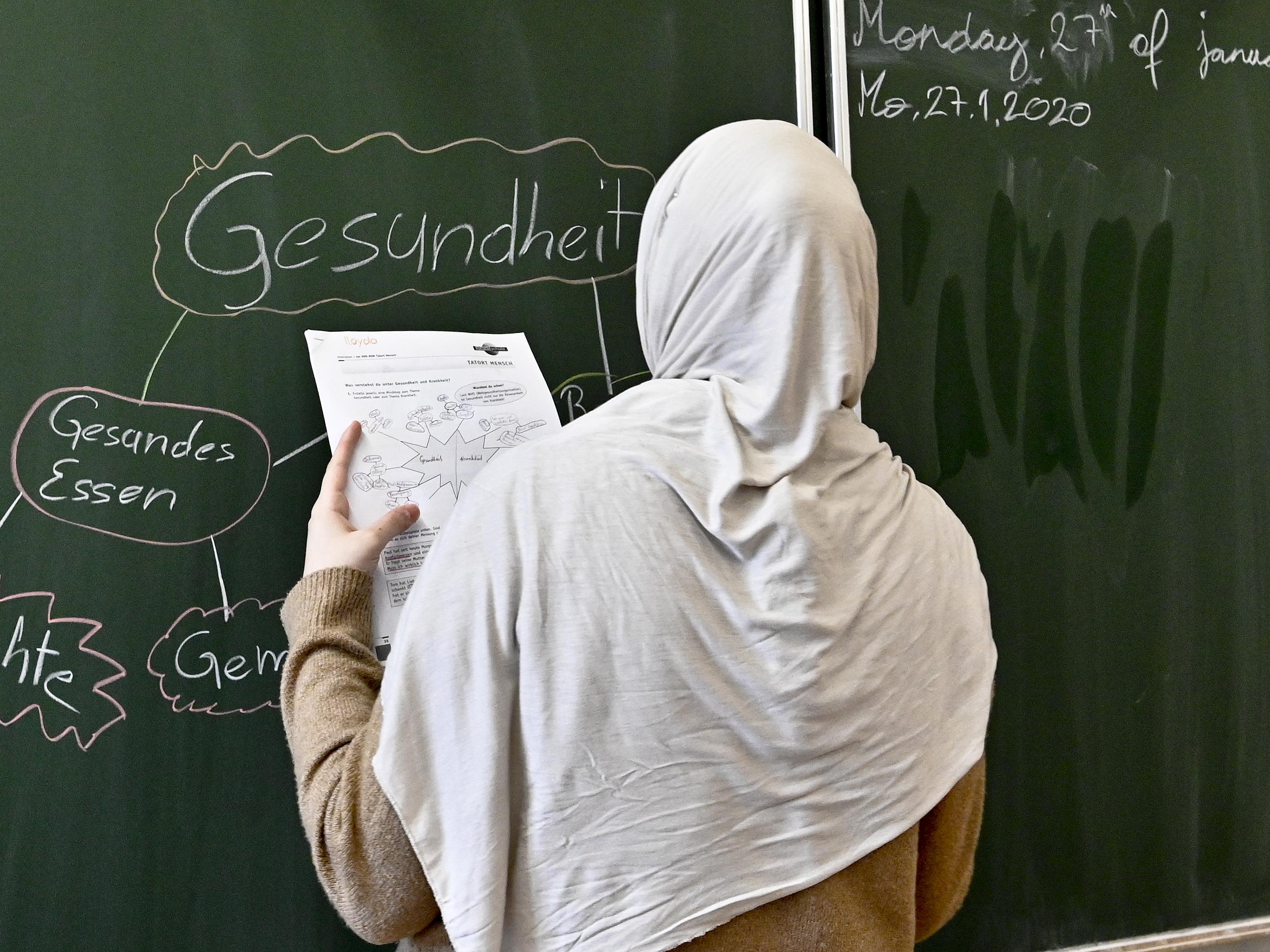 Die Pläne für ein Kopftuchverbot sorgen für Kritik der Lehrervertreter. Die Pläne für ein Kopftuchverbot sorgen für Kritik der Lehrervertreter.