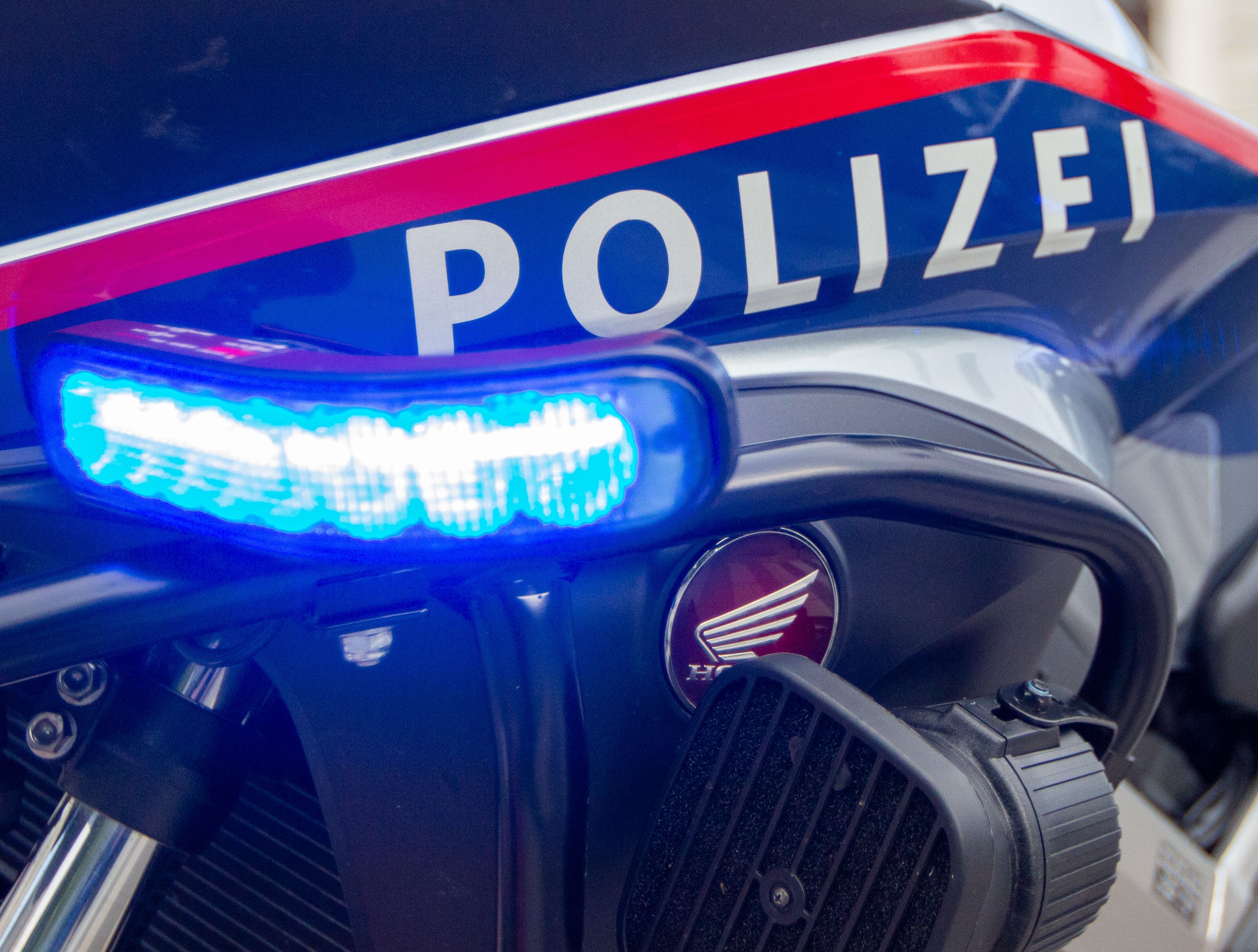 Der Motorradfahrer flüchtete vor der Wiener Polizei. Der Motorradfahrer flüchtete vor der Wiener Polizei.