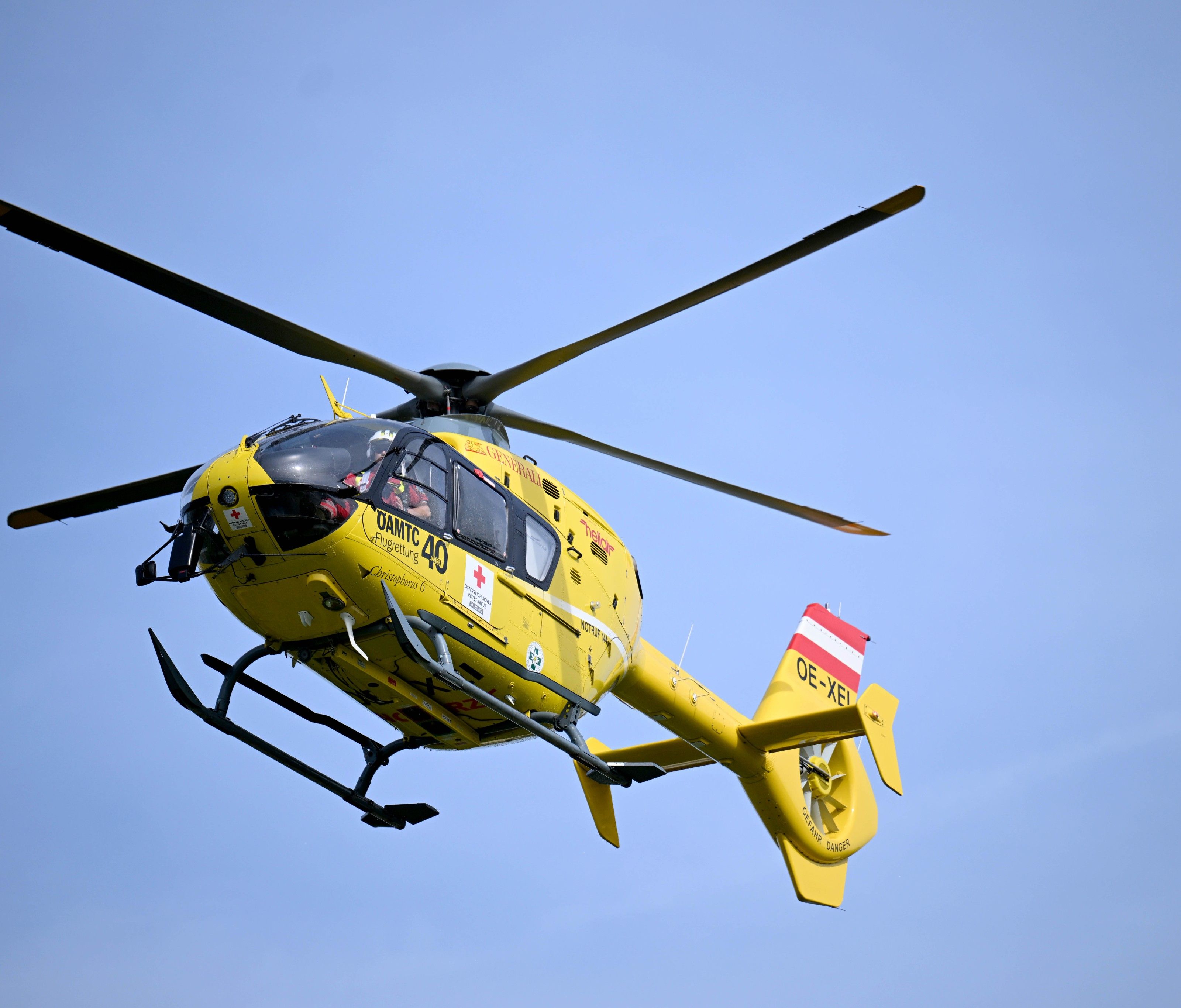 Notarzthubschrauber am Traunstein im Einsatz. Notarzthubschrauber am Traunstein im Einsatz.