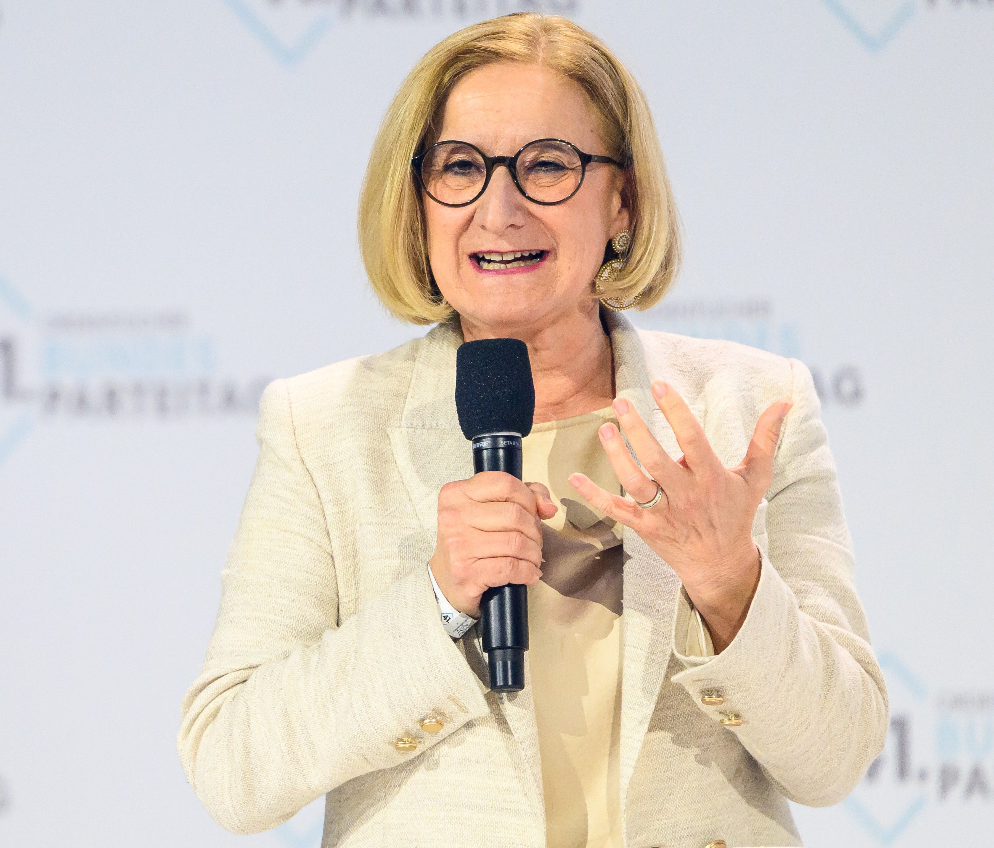 Mikl-Leitner will strengere Regeln bei der Sozialhilfe. Mikl-Leitner will strengere Regeln bei der Sozialhilfe.
