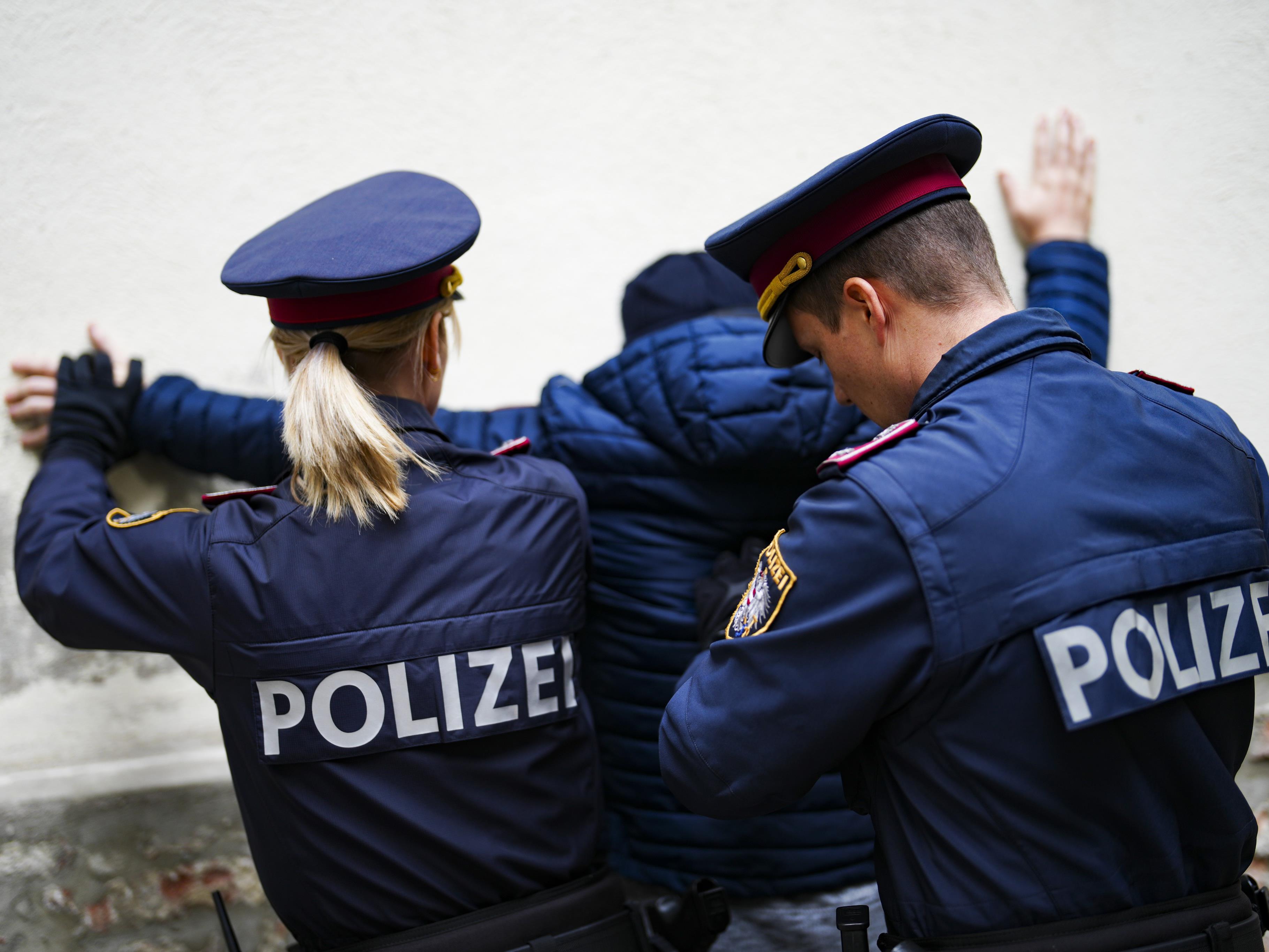 Ein Streit unter Nachbarn in Wien-Floridsdorf eskalierte komplett. Ein Streit unter Nachbarn in Wien-Floridsdorf eskalierte komplett.