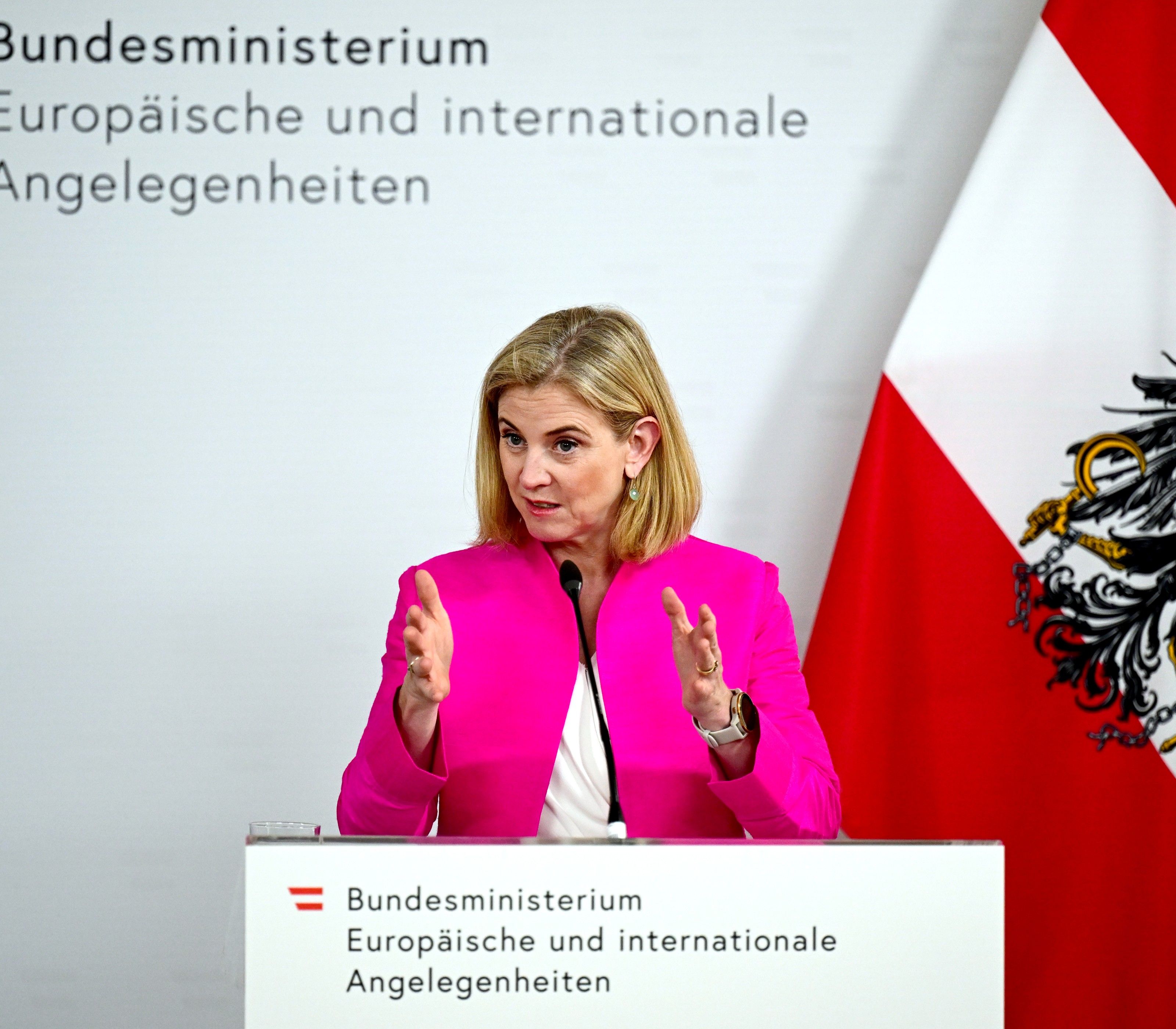 Beate Meinl-Reisinger ist derzeit in Uganda, um die angekündigte Afrika-Strategie voranzubringen. Beate Meinl-Reisinger ist derzeit in Uganda, um die angekündigte Afrika-Strategie voranzubringen.