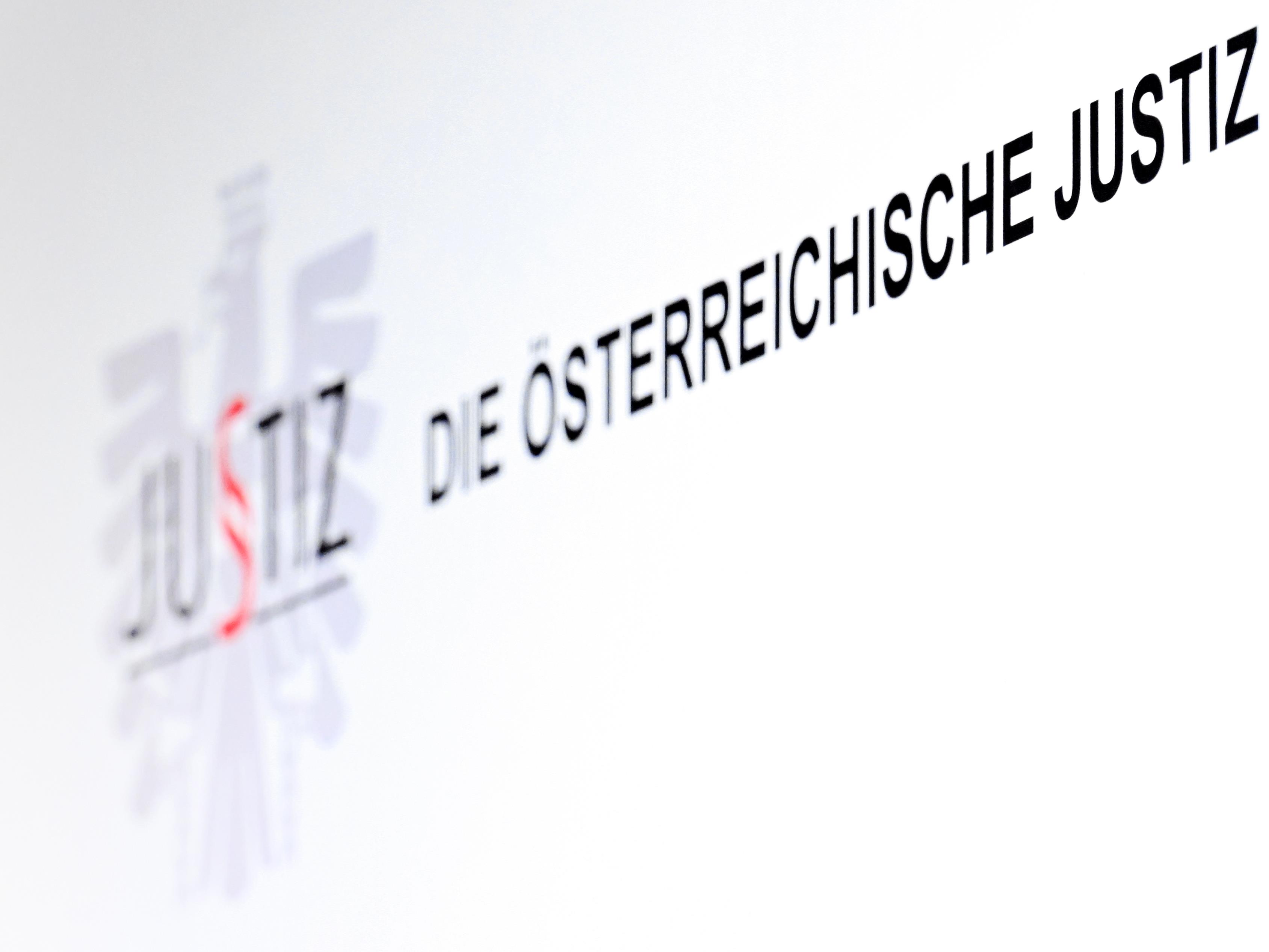 Ein Schmuckhändler narrt die heimische Justiz. Ein Schmuckhändler narrt die heimische Justiz.