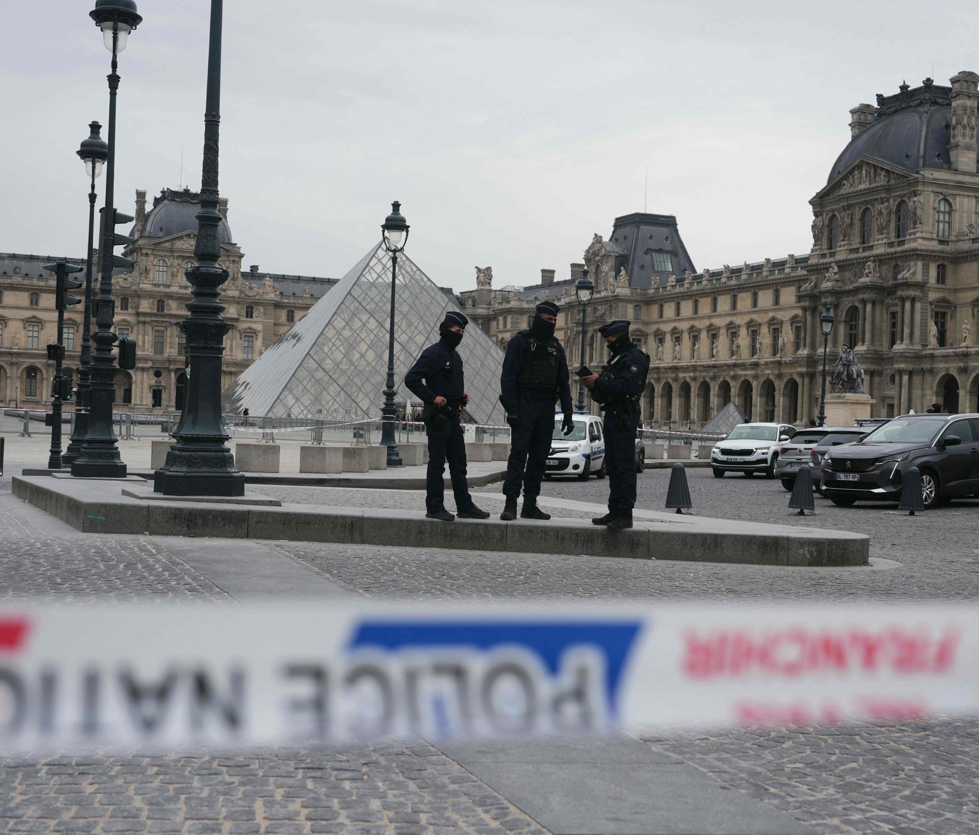 Nach dem Einbruch im Louvre warnt der Museumsbund Österreich vor Kürzungen. Nach dem Einbruch im Louvre warnt der Museumsbund Österreich vor Kürzungen.