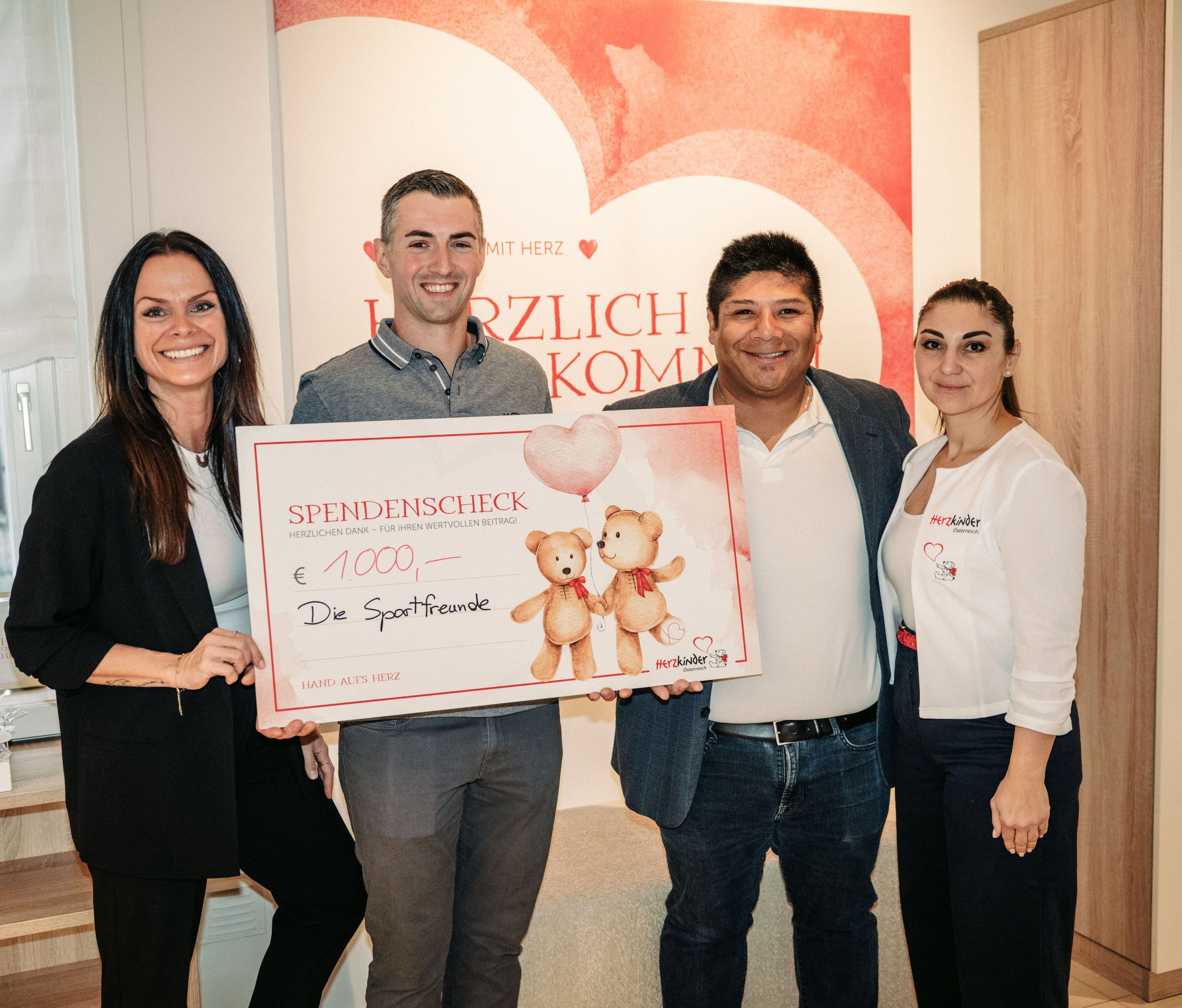 v.l.n.r.: Astrid Baumgartner, Dominik Hochstöger (Obmann "Die Sportfreunde"), Orlando Sandler-Garcia (Vize-Obmann "Die Sportfreunde"), Natalie Unger v.l.n.r.: Astrid Baumgartner, Dominik Hochstöger (Obmann "Die Sportfreunde"), Orlando Sandler-Garcia (Vize-Obmann "Die Sportfreunde"), Natalie Unger