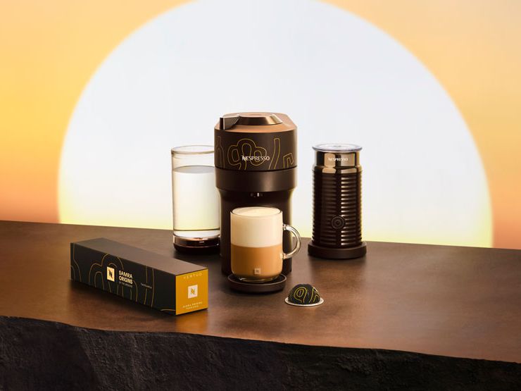 Exklusiver Kaffeegenuss mit der neuen SAMRA ORIGINS Kollektion von Nespresso und The Weeknd. Exklusiver Kaffeegenuss mit der neuen SAMRA ORIGINS Kollektion von Nespresso und The Weeknd.